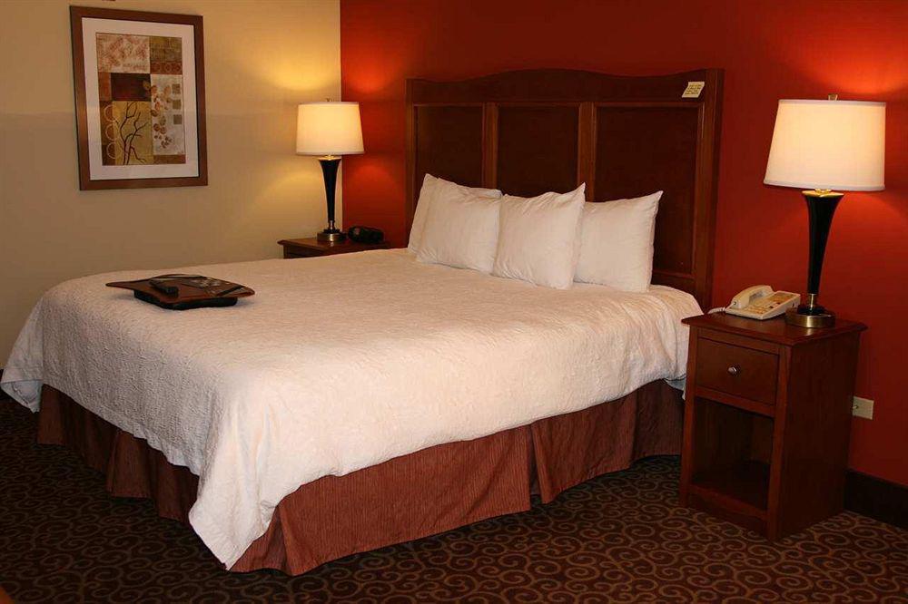 Hampton Inn Chicago-Carol Stream Экстерьер фото