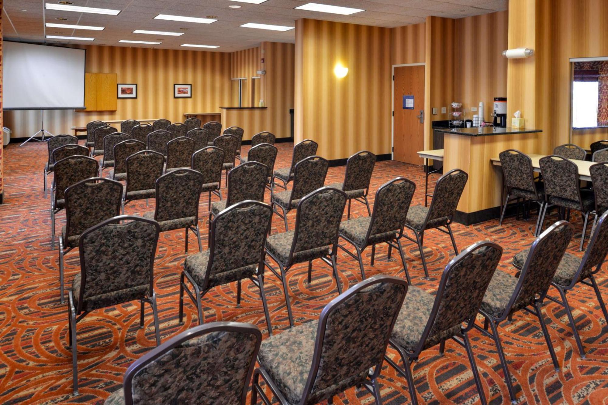 Hampton Inn Chicago-Carol Stream Экстерьер фото