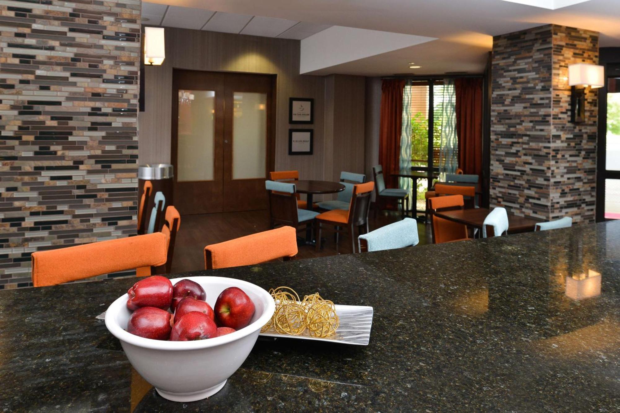 Hampton Inn Chicago-Carol Stream Экстерьер фото