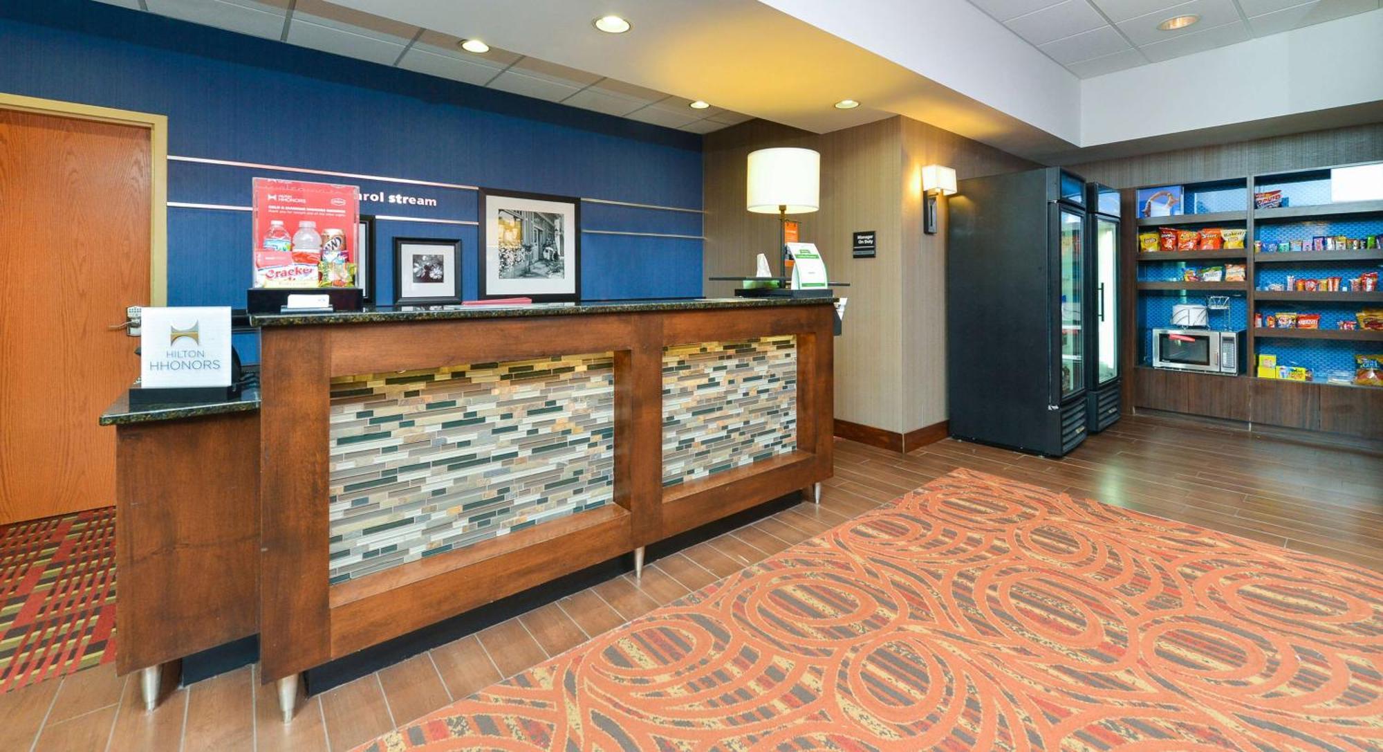 Hampton Inn Chicago-Carol Stream Экстерьер фото